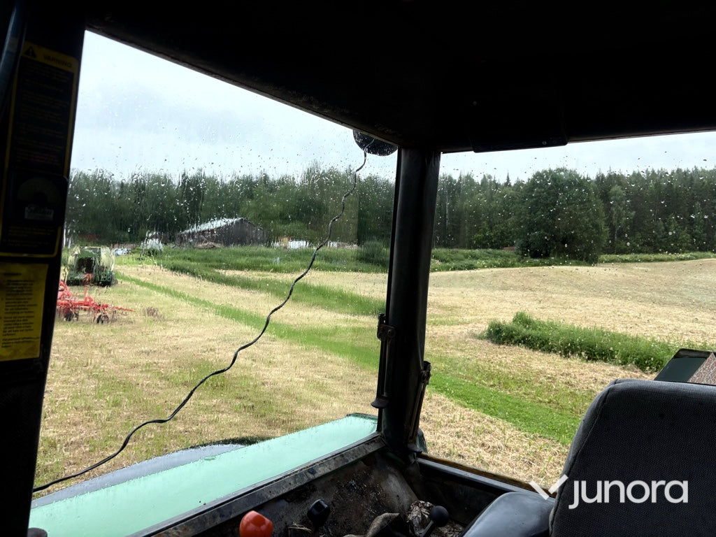 Traktor - JOHN DEERE 4240S MFWD
