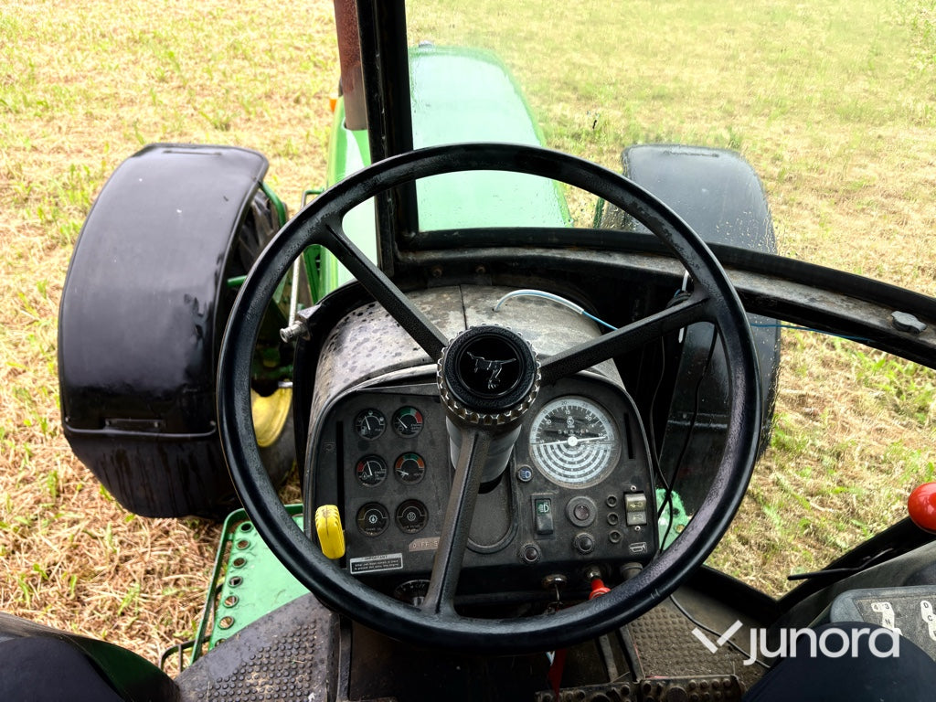 Traktor - JOHN DEERE 4240S MFWD