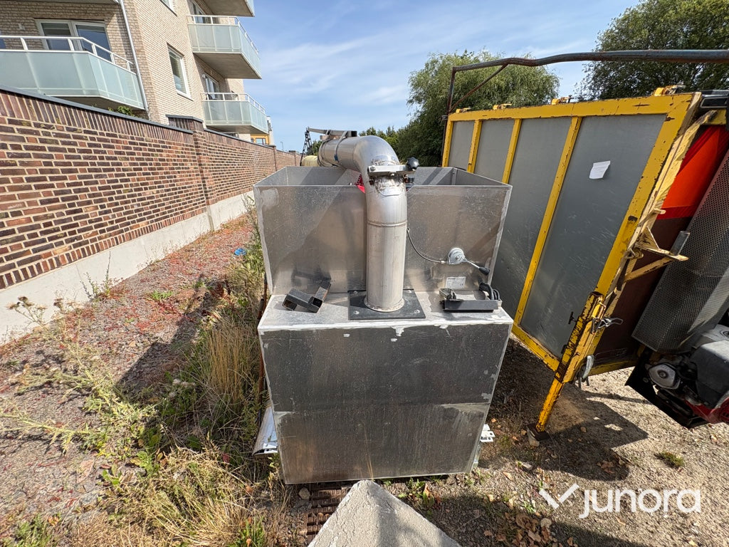 Vacuumlövsug med tippcontainer – Nicodan LS150