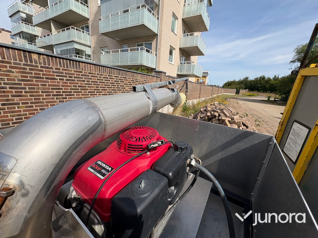 Vacuumlövsug med tippcontainer – Nicodan LS150