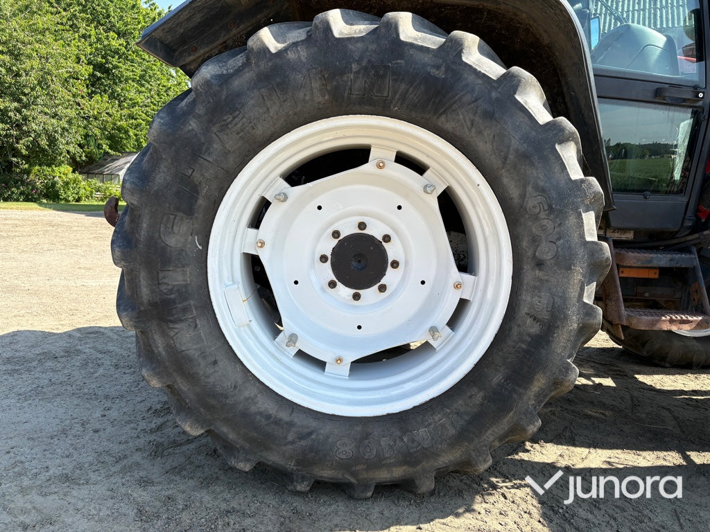 Traktor - Valmet 6850-4 med frontlyft