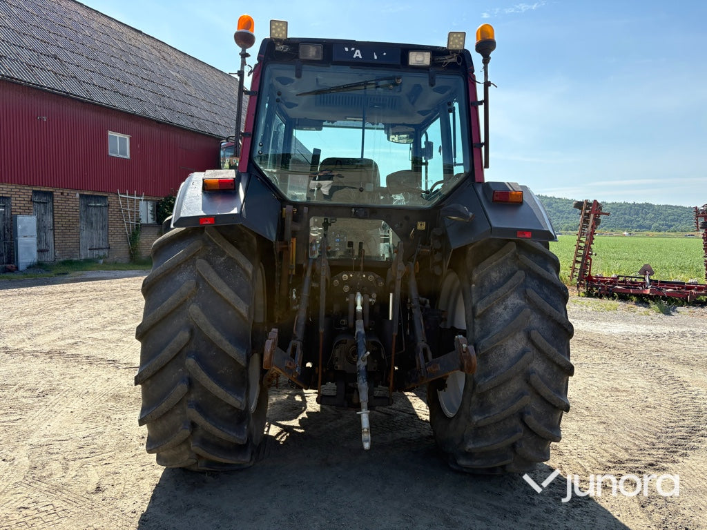 Traktor - Valmet 6850-4 med frontlyft