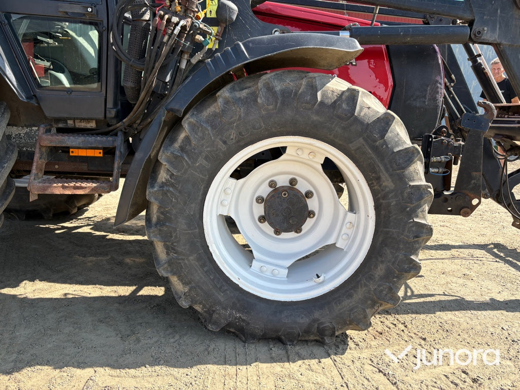 Traktor - Valmet 6850-4 med frontlyft