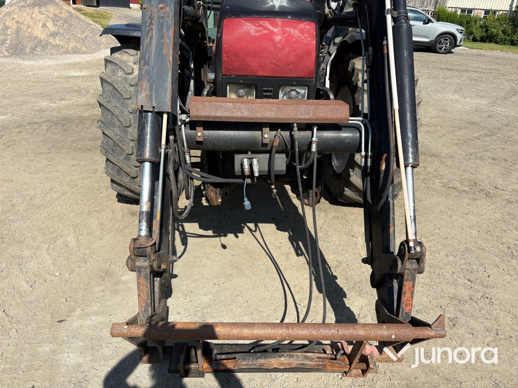Traktor - Valmet 6850-4 med frontlyft