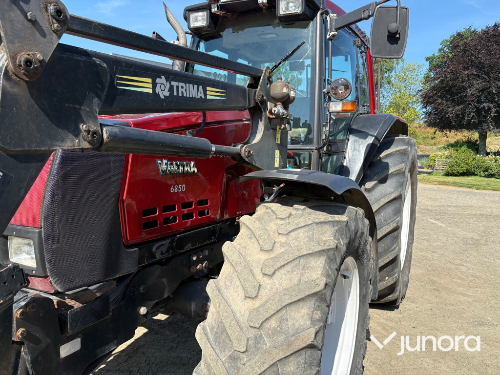 Traktor - Valmet 6850-4 med frontlyft