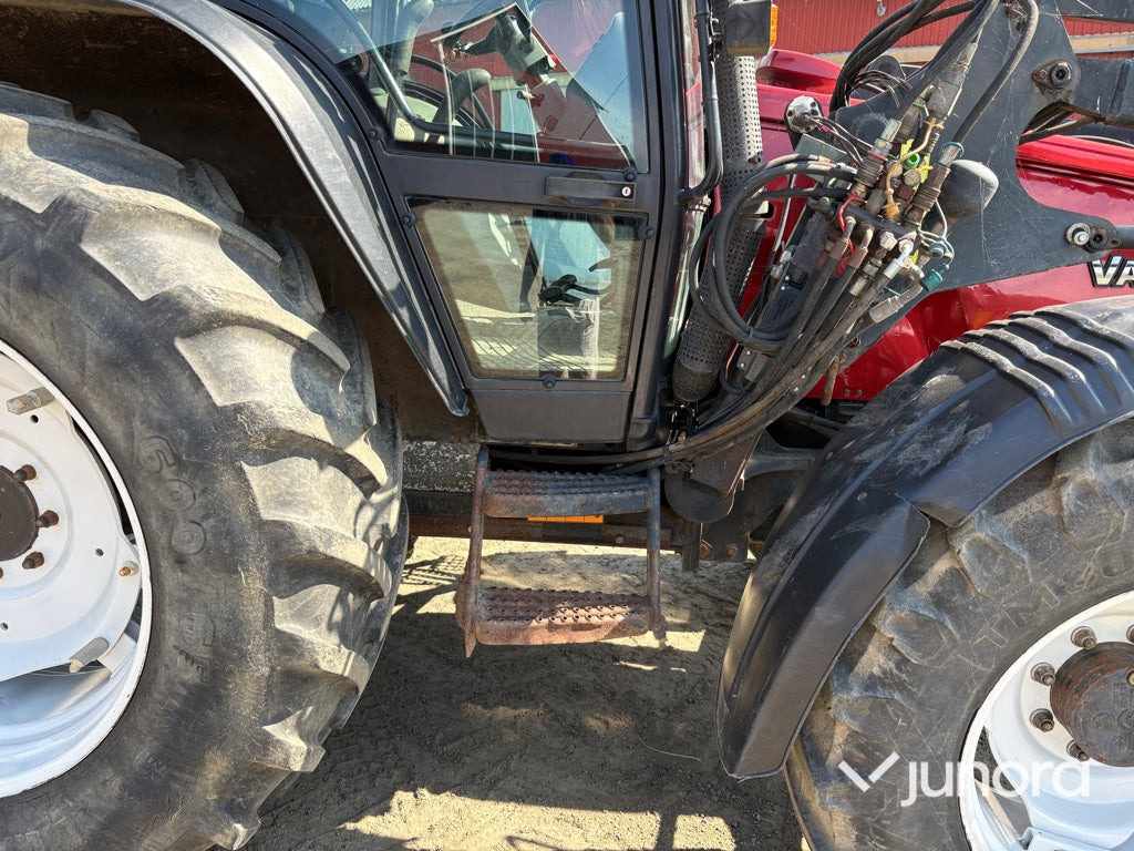 Traktor - Valmet 6850-4 med frontlyft