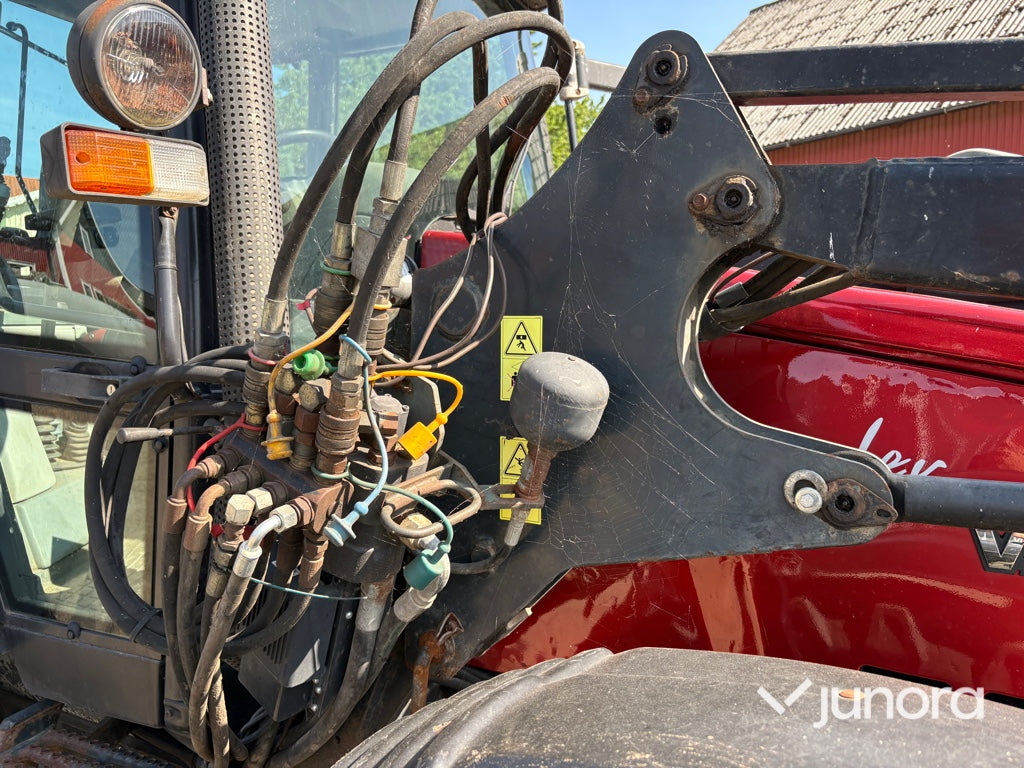 Traktor - Valmet 6850-4 med frontlyft