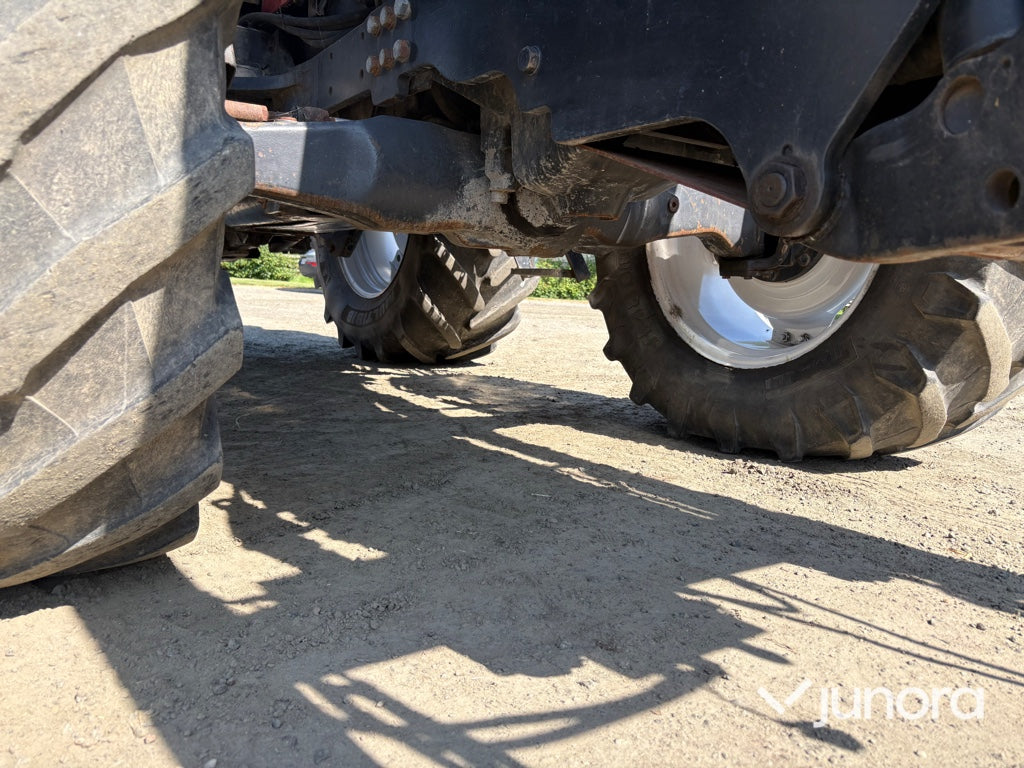 Traktor - Valmet 6850-4 med frontlyft