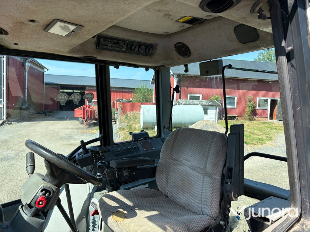 Traktor - Valmet 6850-4 med frontlyft