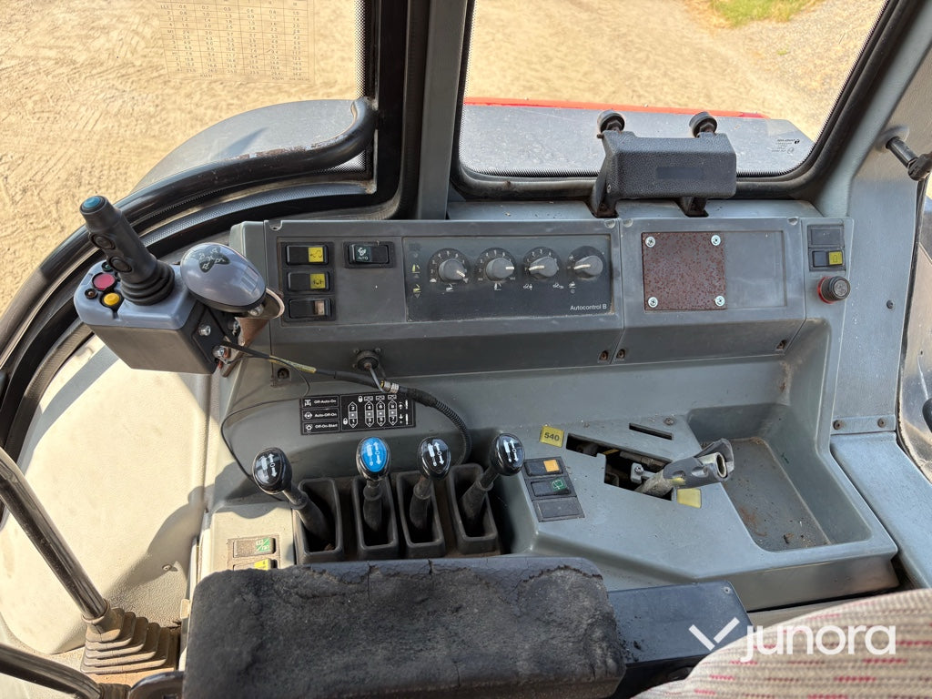 Traktor - Valmet 6850-4 med frontlyft