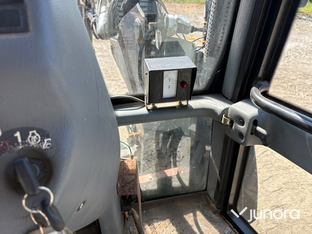 Traktor - Valmet 6850-4 med frontlyft
