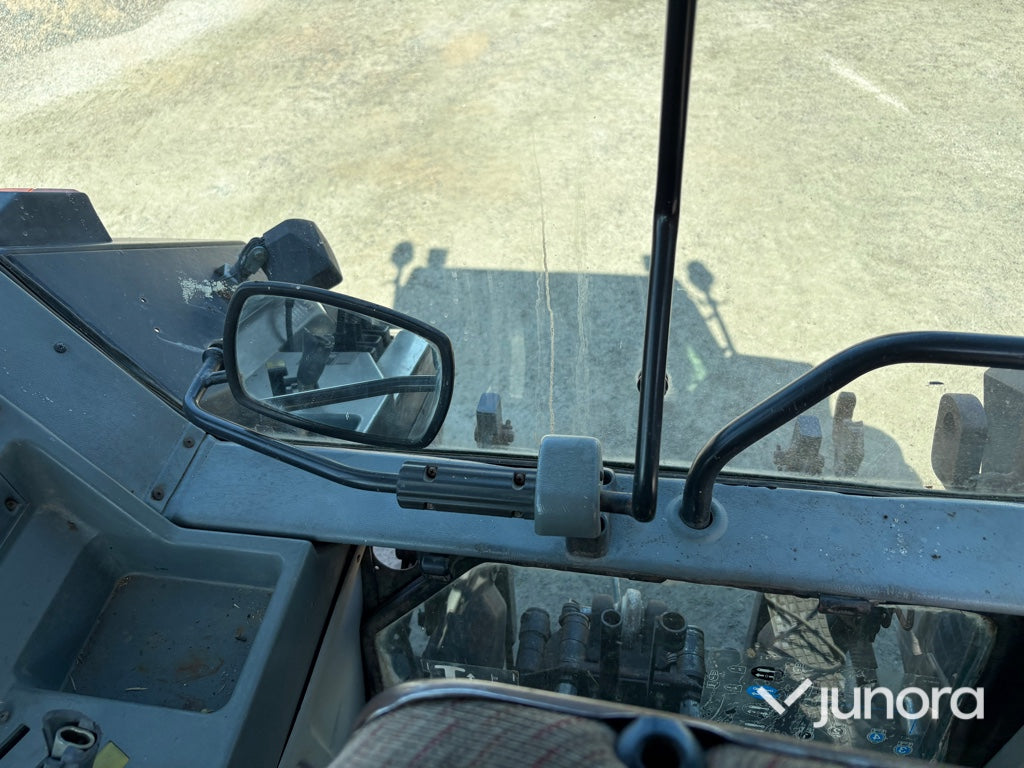 Traktor - Valmet 6850-4 med frontlyft