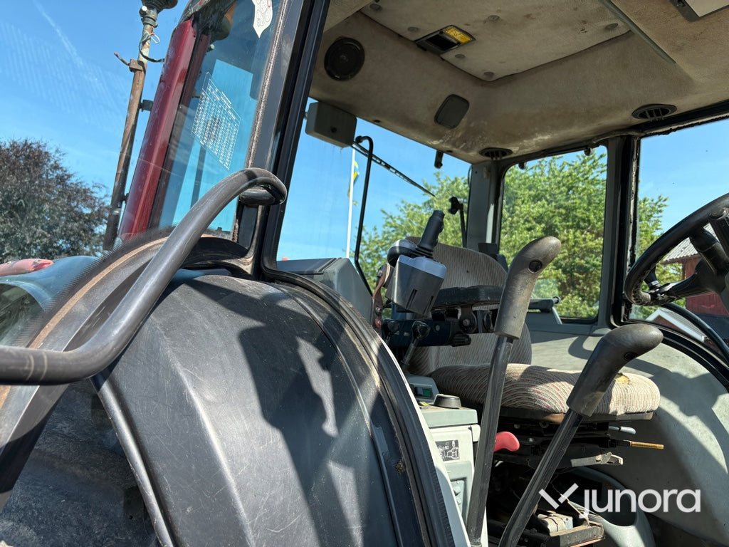 Traktor - Valmet 6850-4 med frontlyft