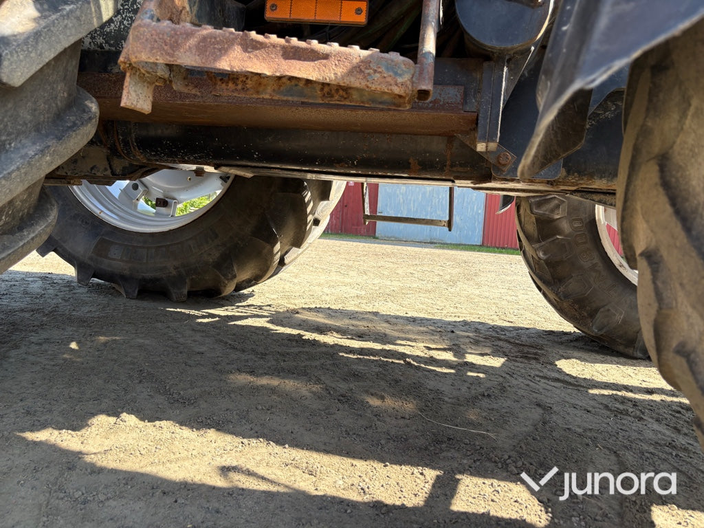Traktor - Valmet 6850-4 med frontlyft