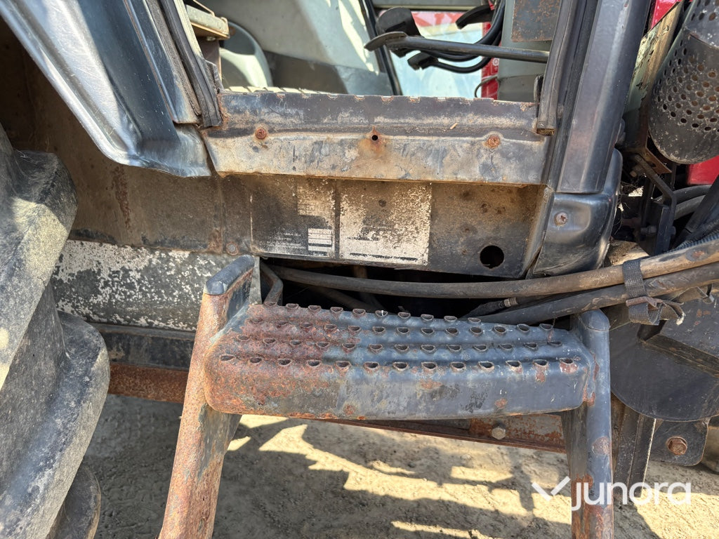 Traktor - Valmet 6850-4 med frontlyft