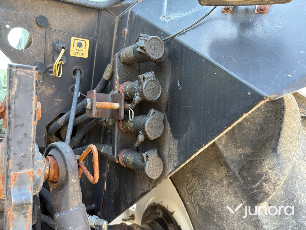 Traktor - Valmet 6850-4 med frontlyft