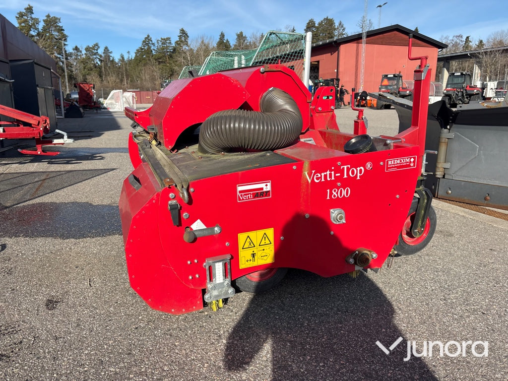 Konstgräsrengörare - Redexim VT 1800