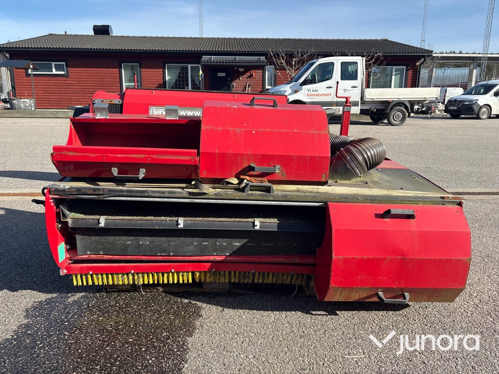 Konstgräsrengörare - Redexim VT 1800