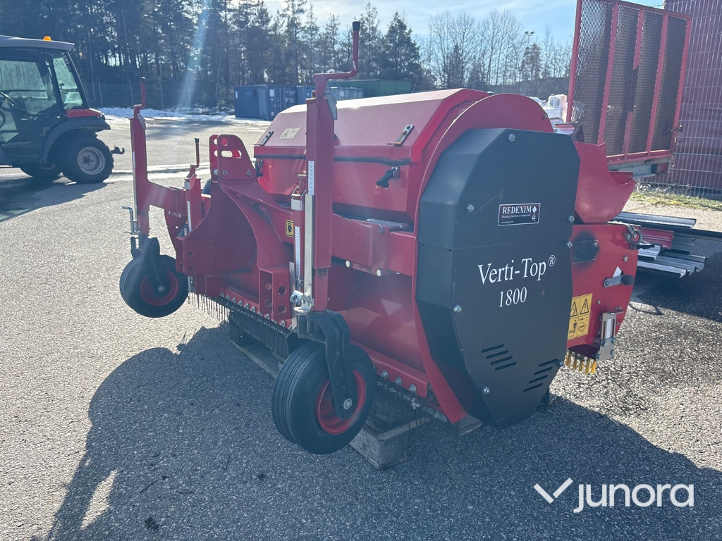Konstgräsrengörare - Redexim VT 1800