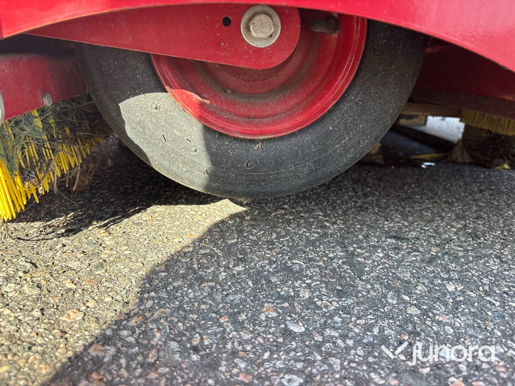 Konstgräsrengörare - Redexim VT 1800