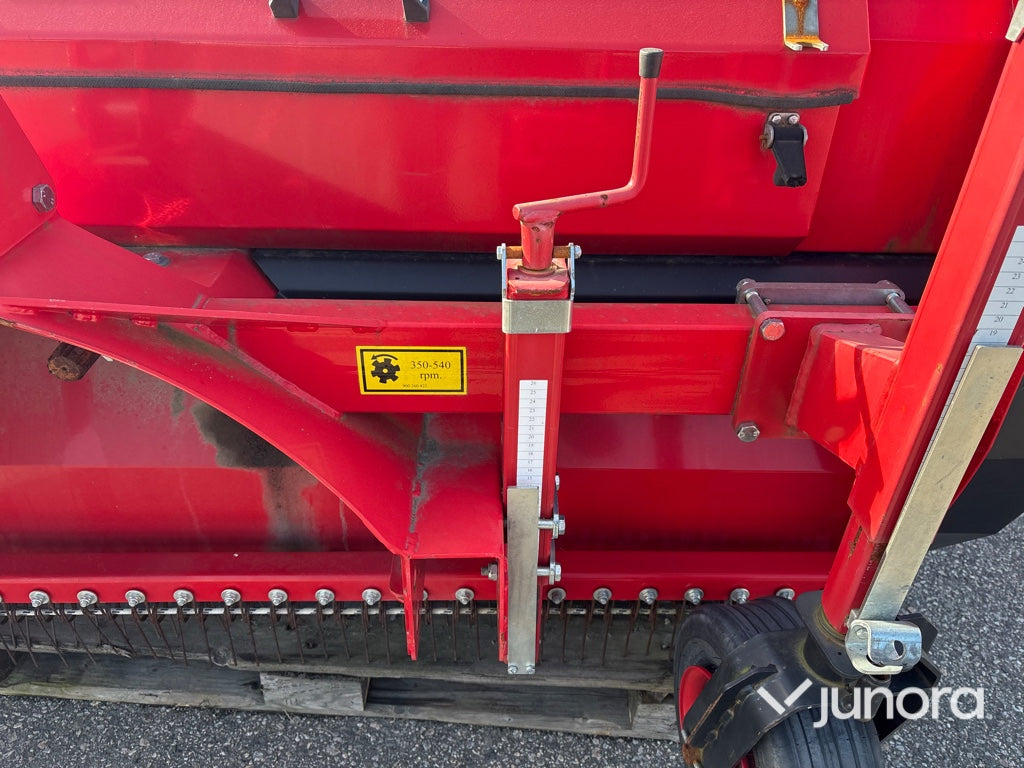 Konstgräsrengörare - Redexim VT 1800