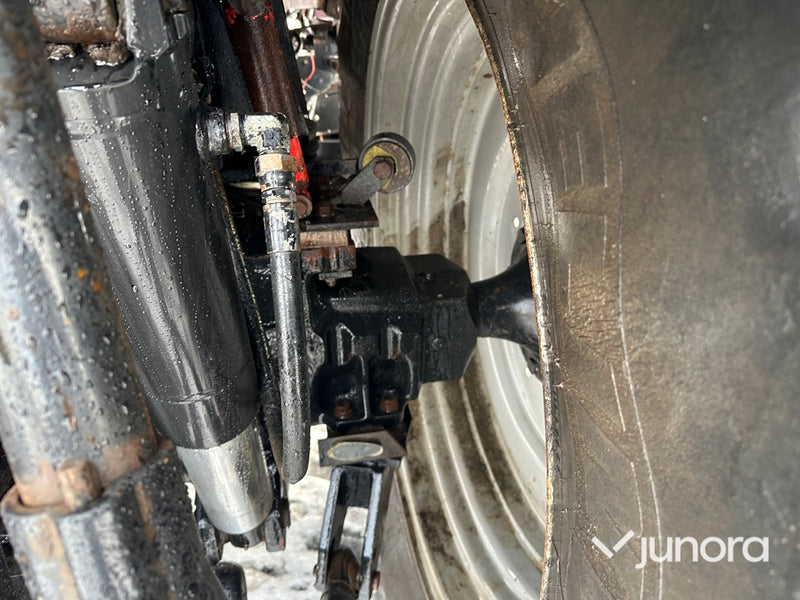 Traktor – Massey Ferguson 6490 med lastare