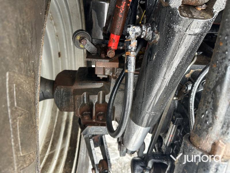 Traktor – Massey Ferguson 6490 med lastare