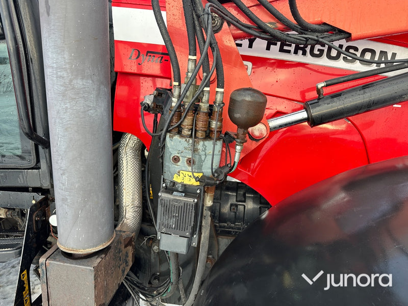 Traktor – Massey Ferguson 6490 med lastare