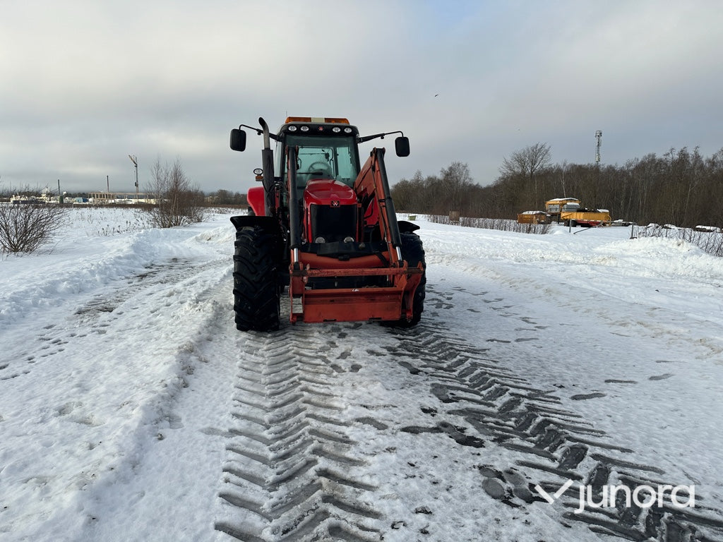 Traktor – Massey Ferguson 6490 med lastare