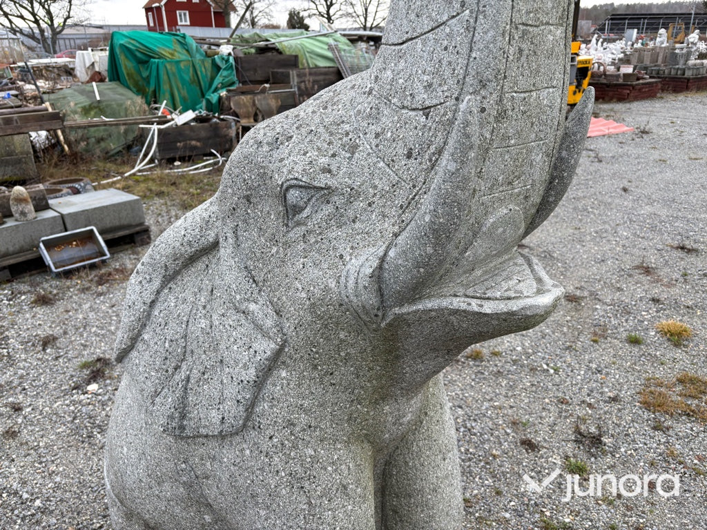 Stenskulptur – elefant i granit