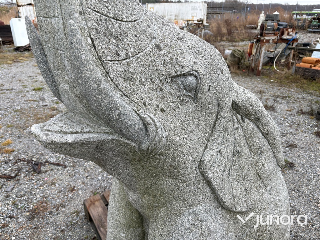 Stenskulptur – elefant i granit