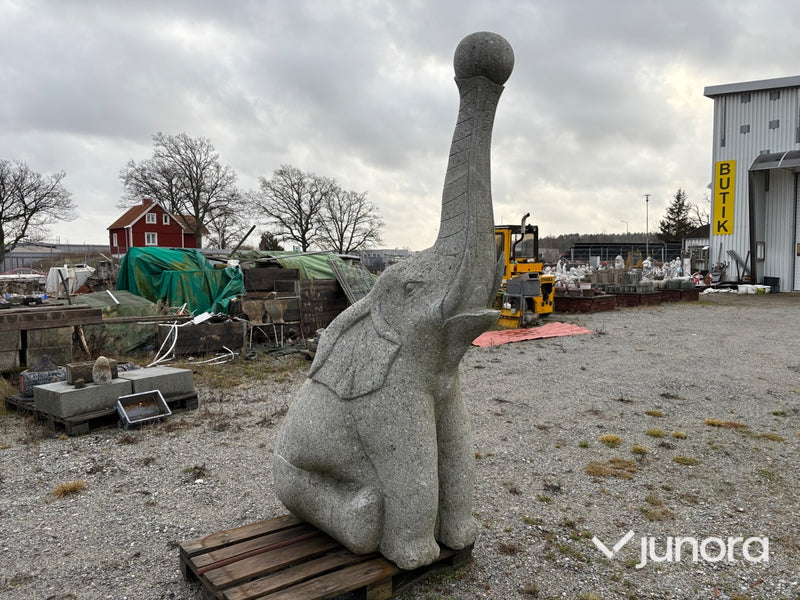 Stenskulptur – elefant i granit