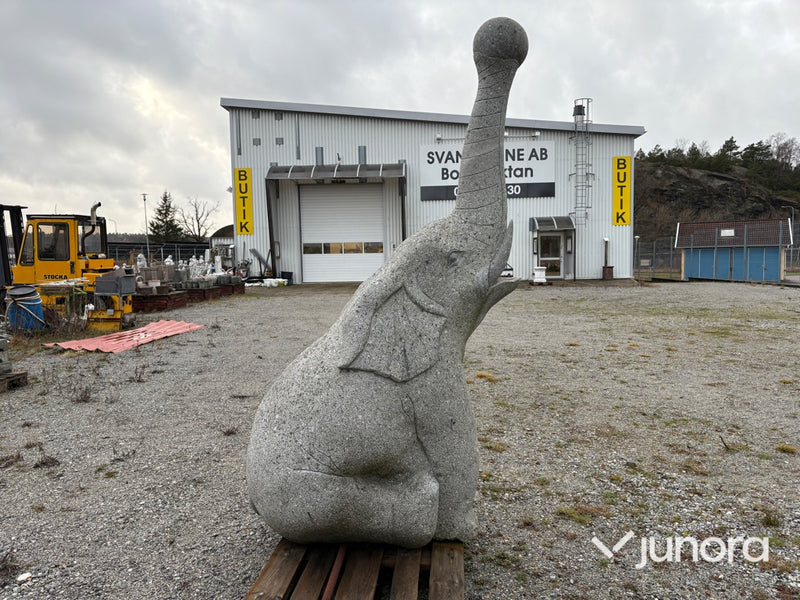 Stenskulptur – elefant i granit
