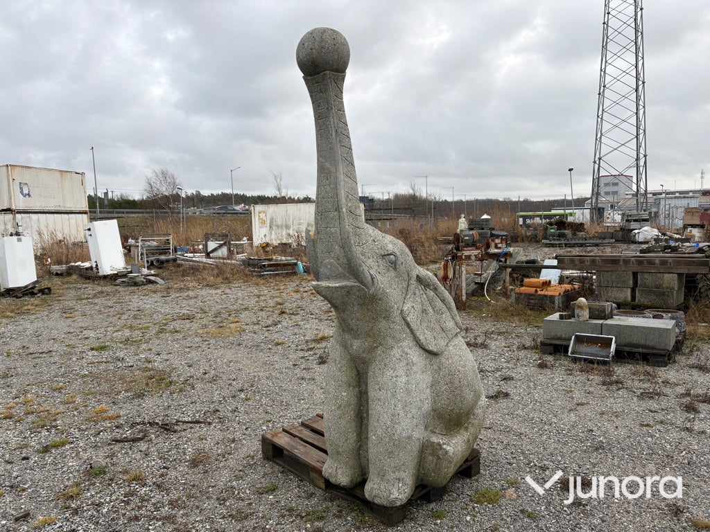 Stenskulptur – elefant i granit