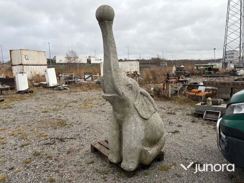 Stenskulptur – elefant i granit