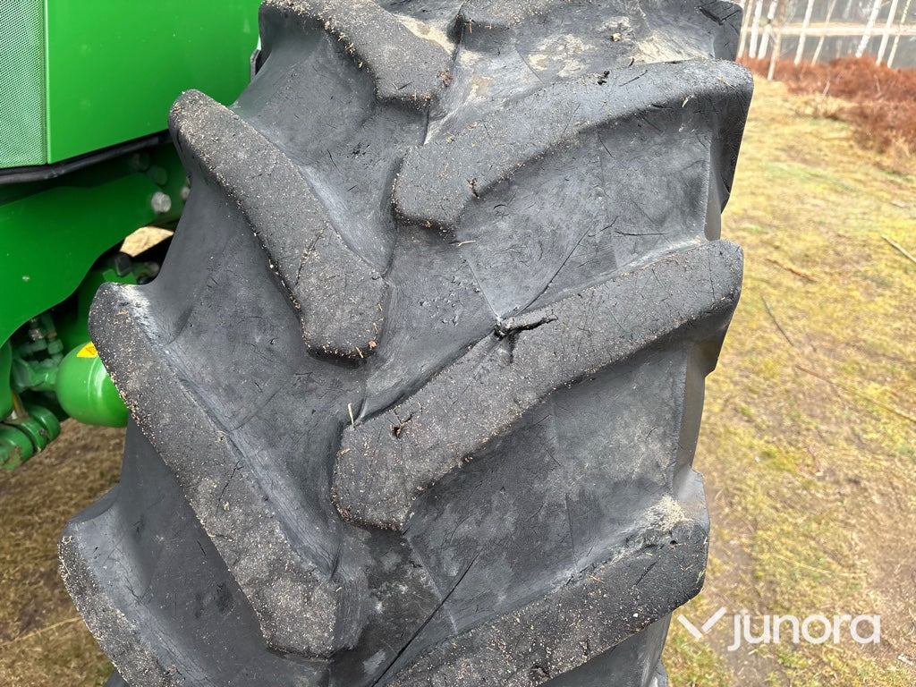 Traktor - John Deere 6130M med lastare & frontlyft