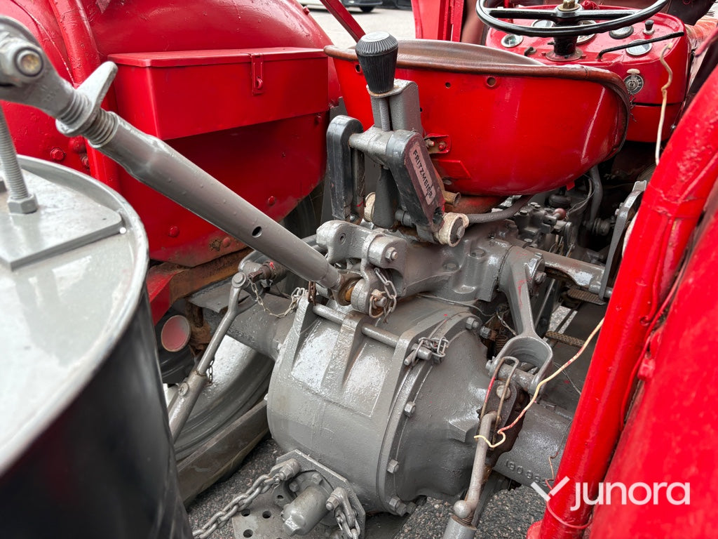 Traktor - Massey Ferguson 135