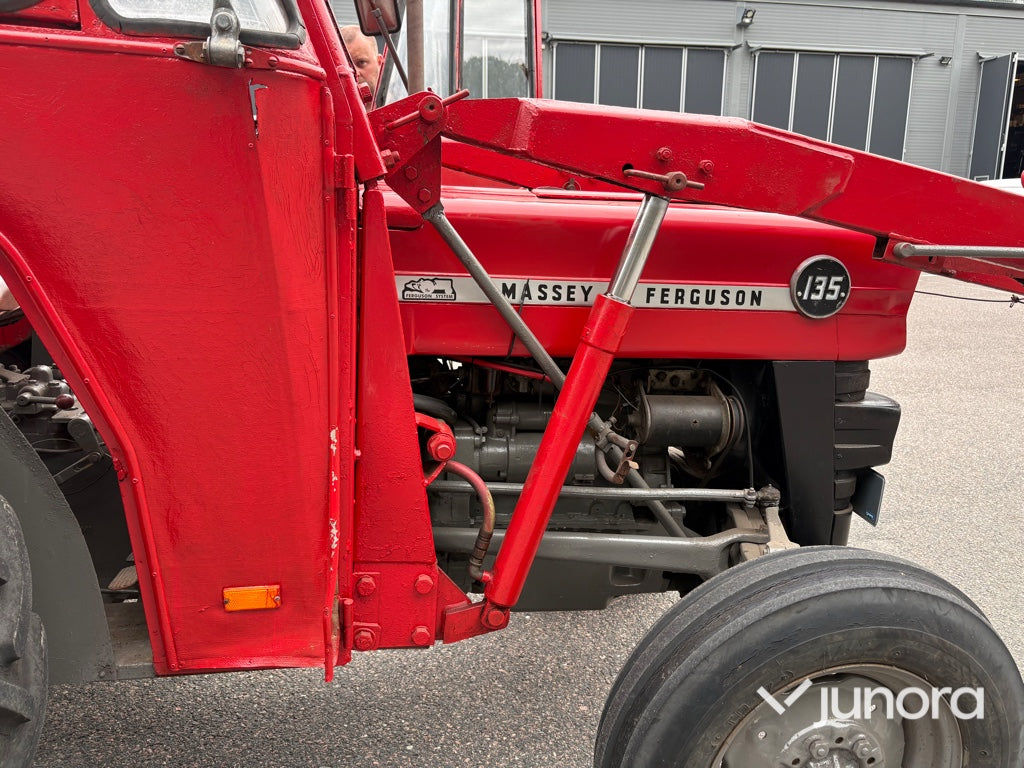 Traktor - Massey Ferguson 135