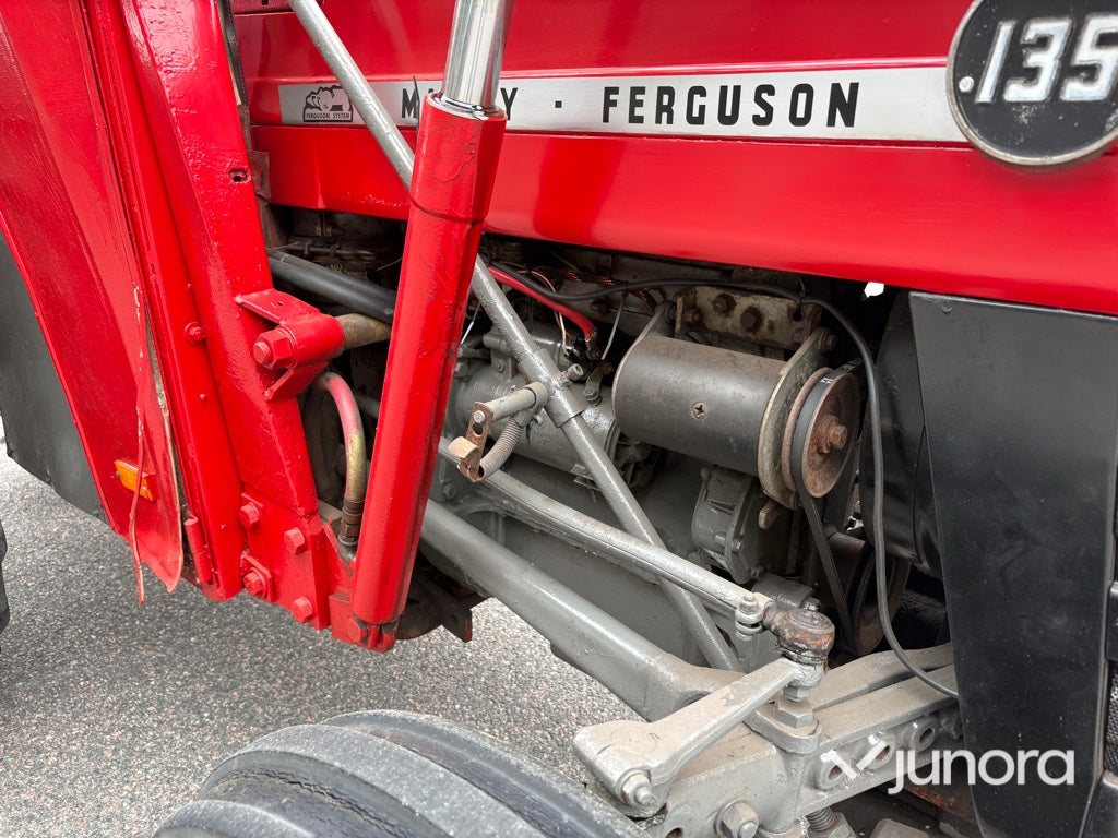 Traktor - Massey Ferguson 135
