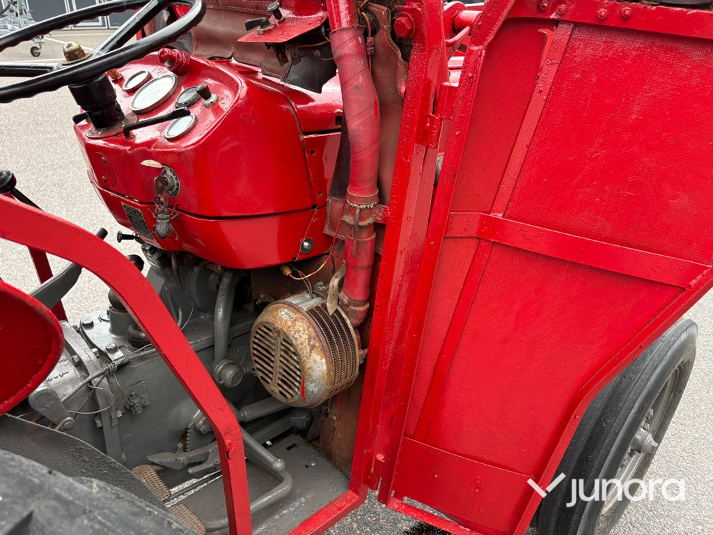 Traktor - Massey Ferguson 135