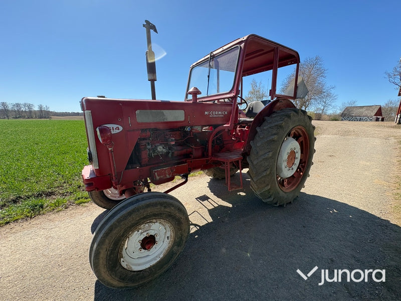Traktor - McCormick International, B 614
