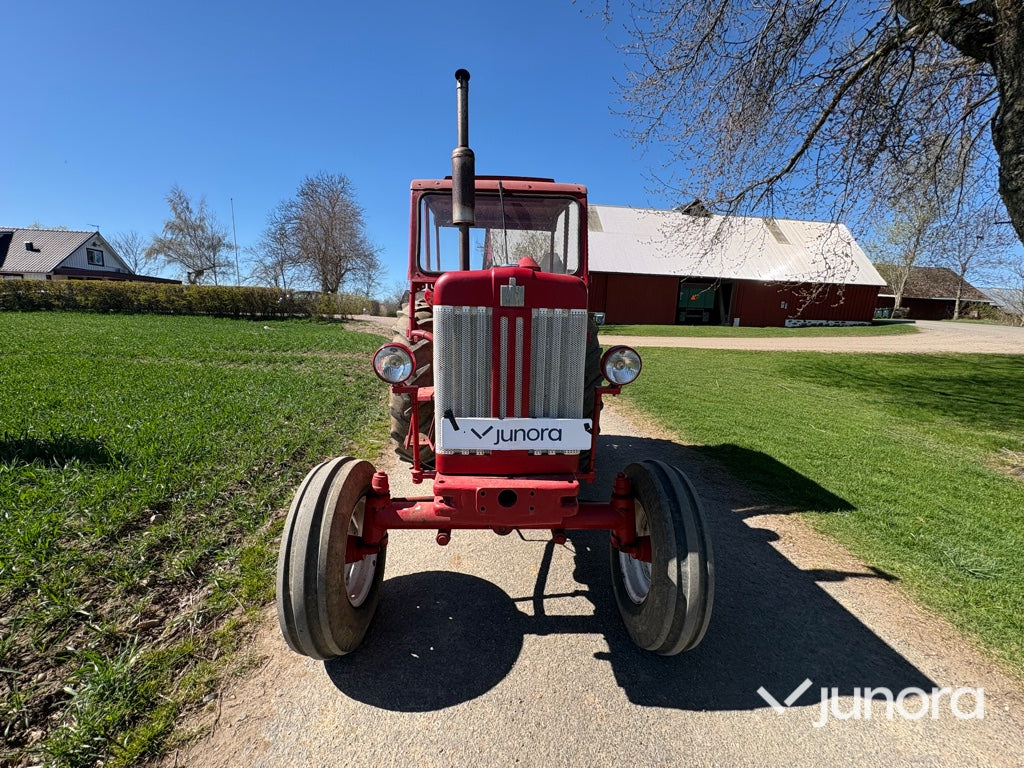 Traktor - McCormick International, B 614