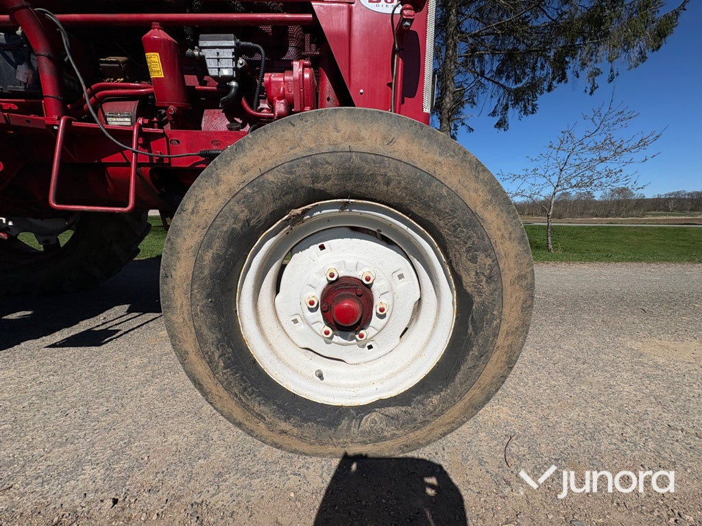 Traktor - McCormick International, B 614