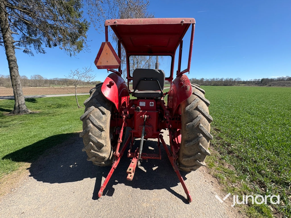 Traktor - McCormick International, B 614