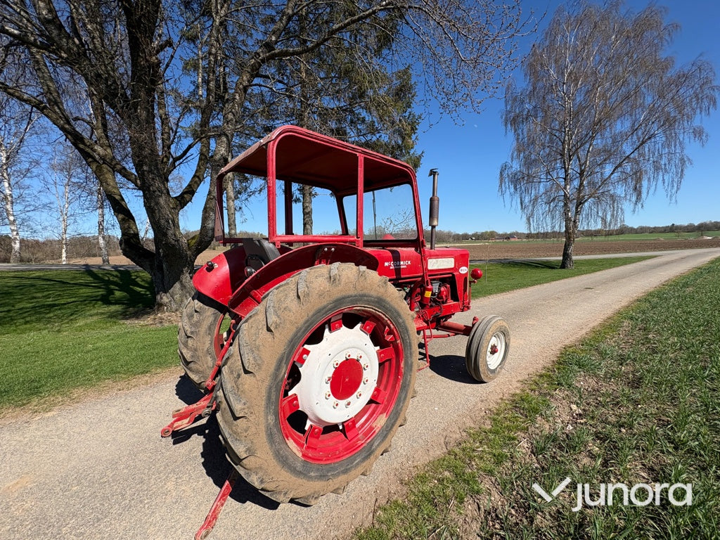 Traktor - McCormick International, B 614