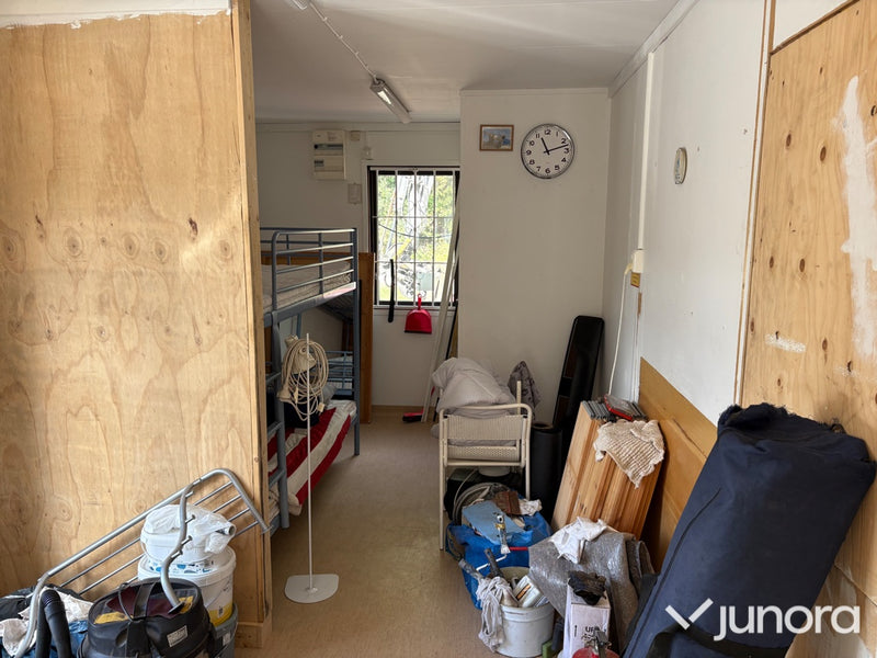 Personalbod med säng & toalett