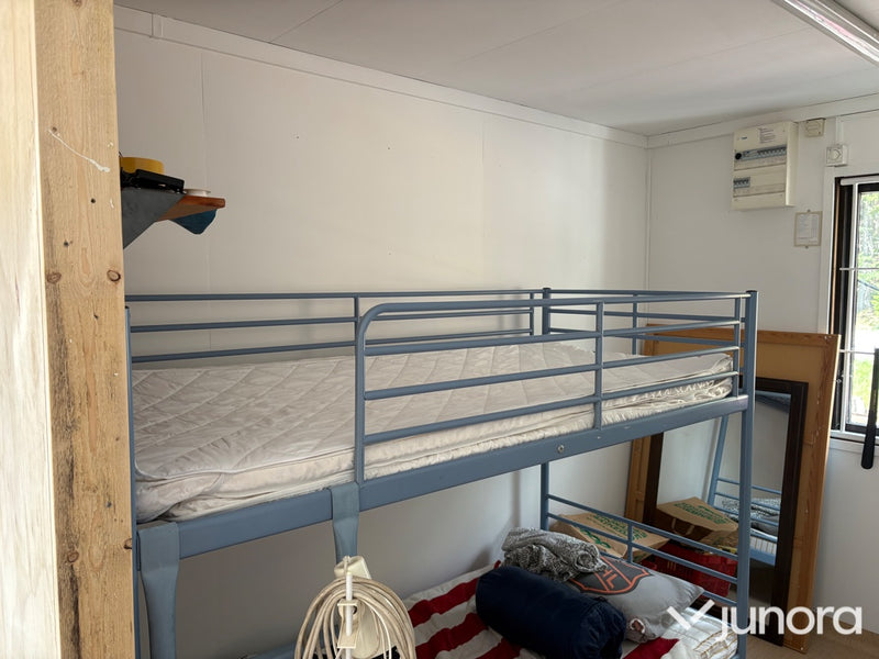 Personalbod med säng & toalett