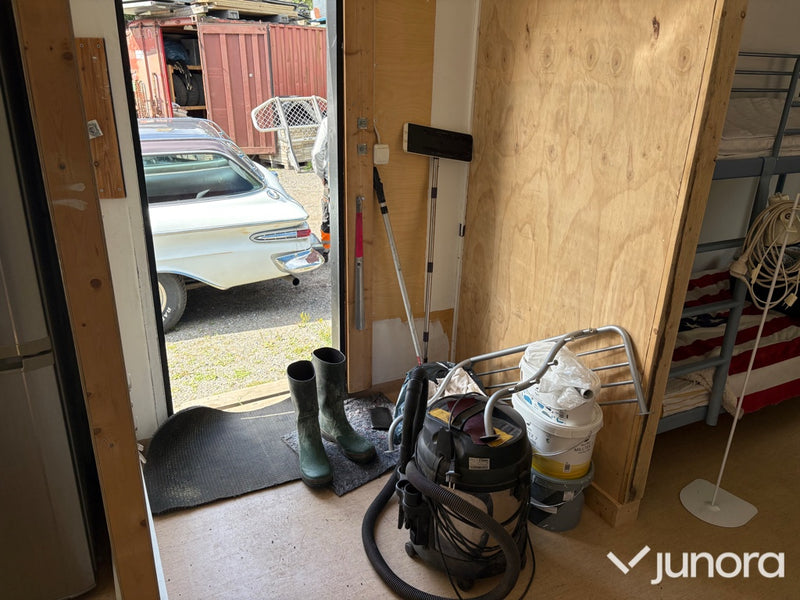 Personalbod med säng & toalett