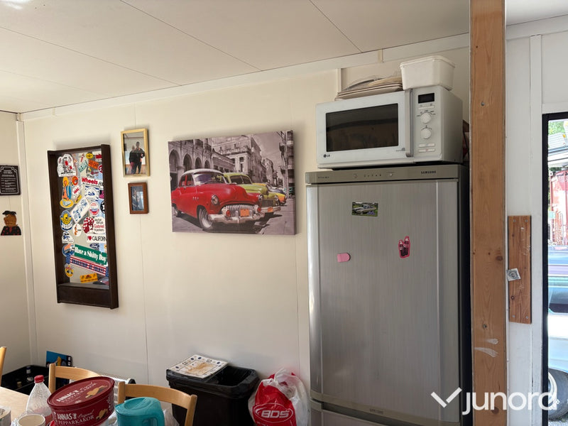 Personalbod med säng & toalett