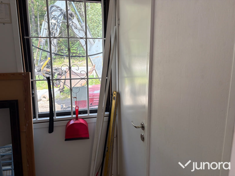 Personalbod med säng & toalett